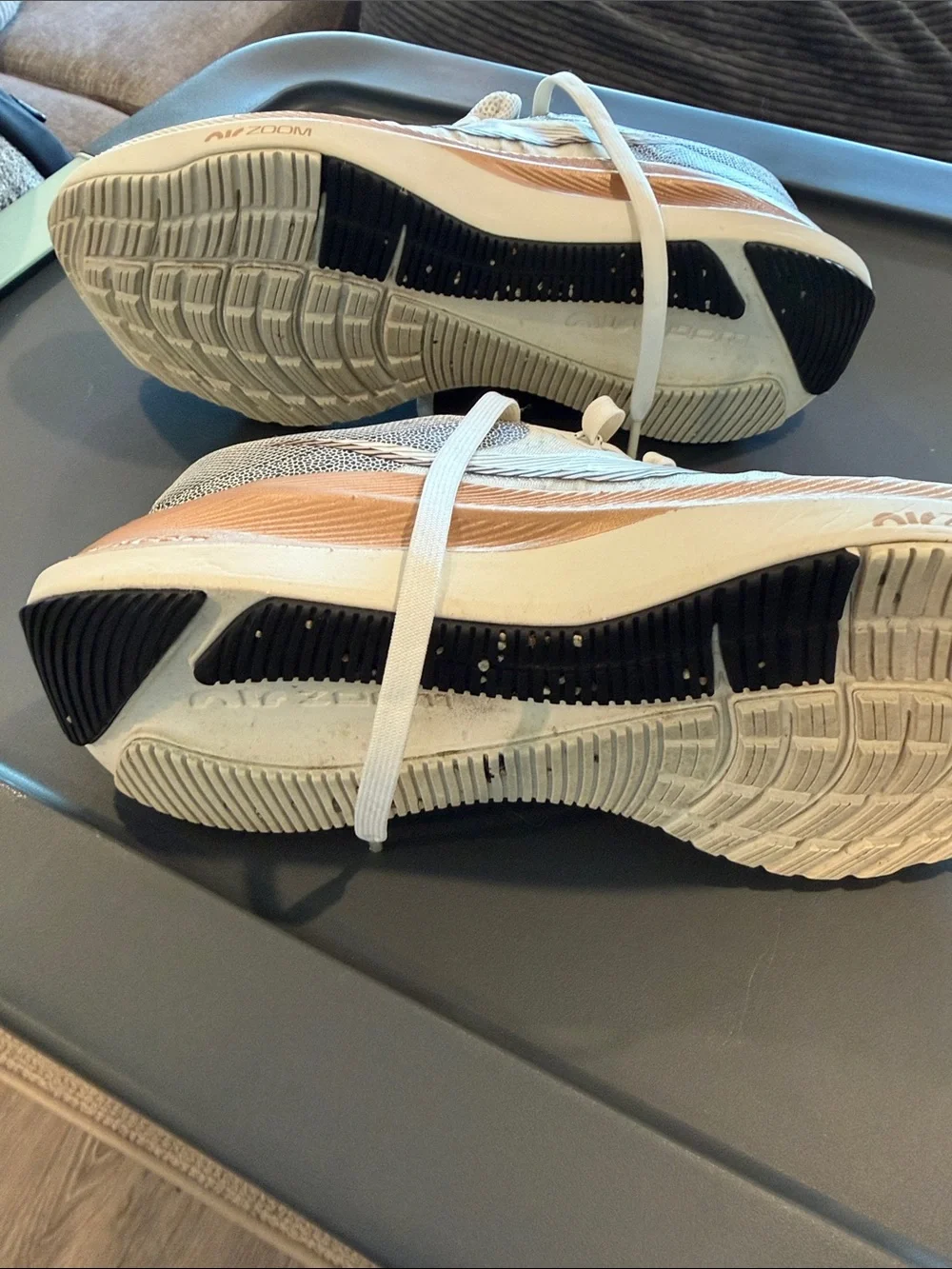 Nike Zoom Winflo 8 Women’s Running Shoes White Metallic Bronze